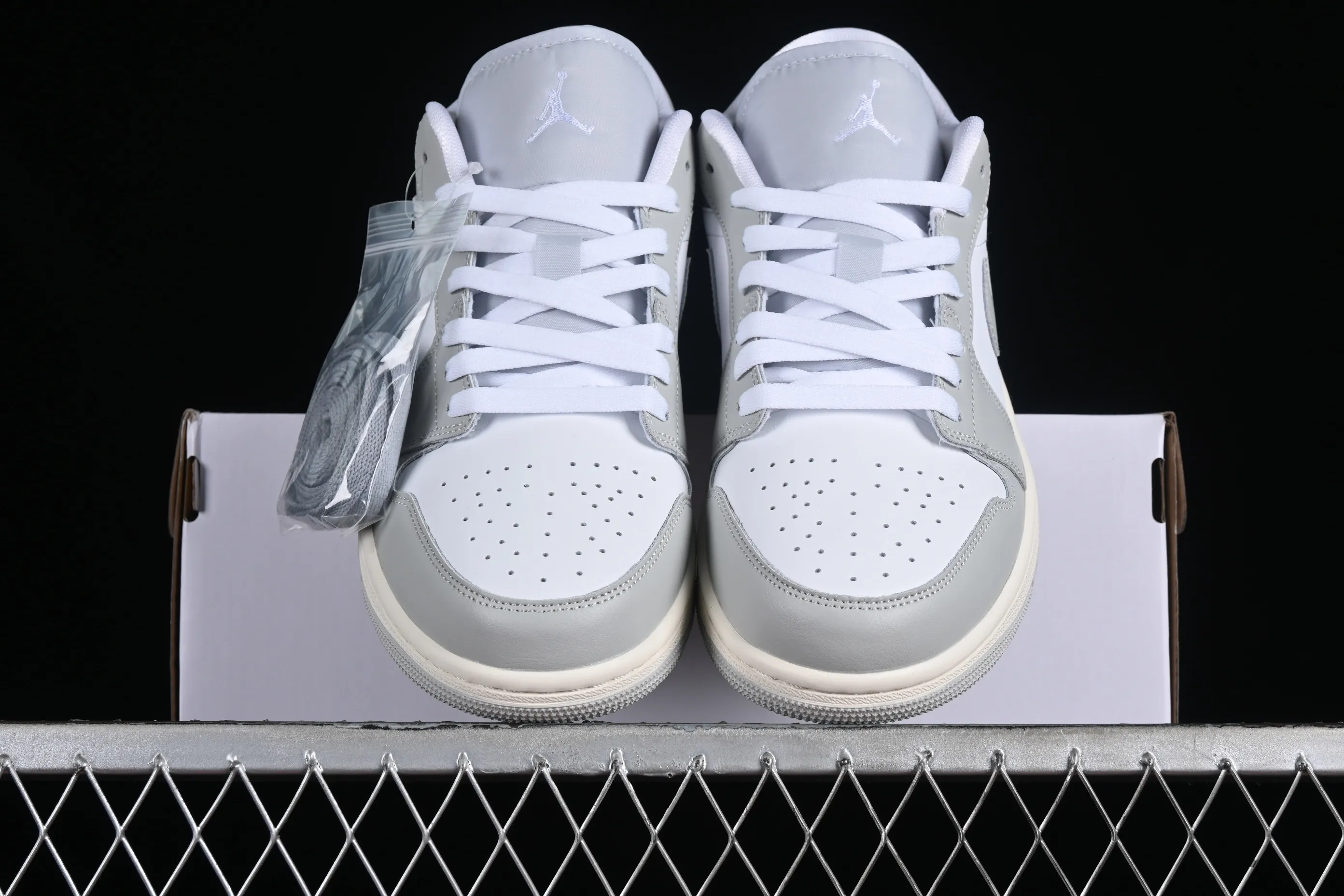 All categories Air Jordan Jordan series basketball shoes Air Jordan 1 Low Air Jordan 1 Low AJ1 Joe 1 white gray low-top cultural basketball shoes DC0774-103